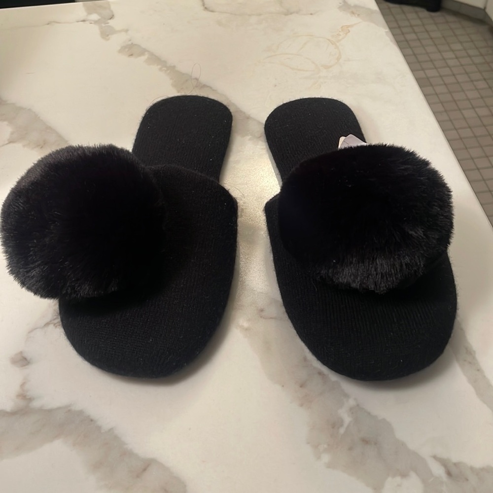 Gorgeous Amicale cashmere slippers s/m BNWT
